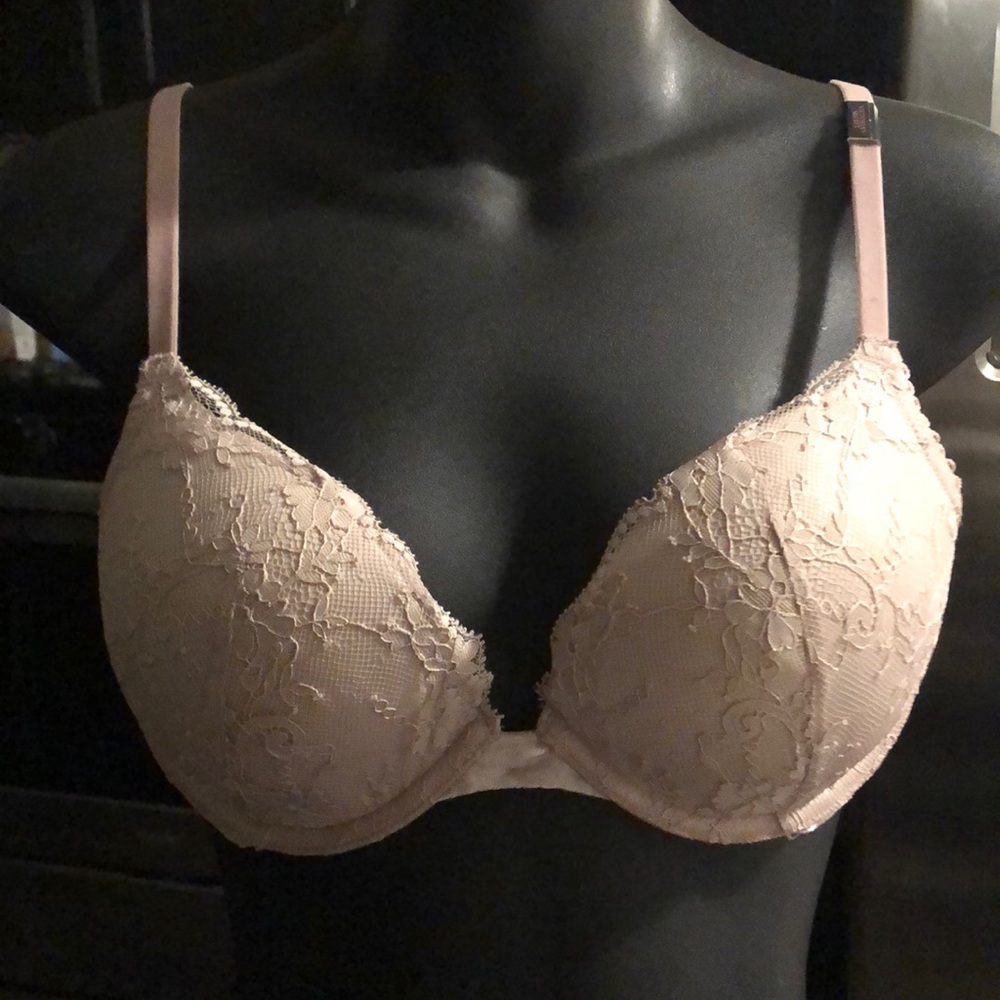 🚨B2G1 New VICTORIA SECRETS Blush Pink Lace Velvet Bra